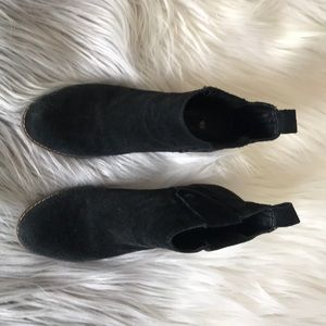 Great pair of Calvin Klein booties